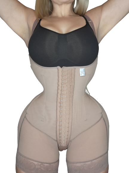 Contour Fajas - Our beautiful curvy girl! 💖 Look at the amazing shape of  our customer in her bespoke made to measure faja. All our fajas are made  from scratch to your